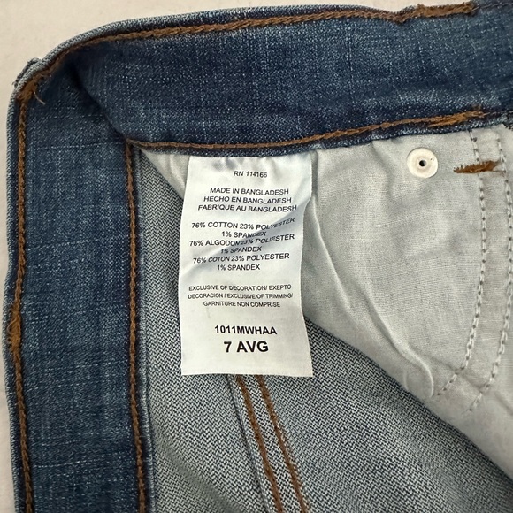 NDSU Jean shorts size 7. Never worn…new with tags. - Picture 4 of 4